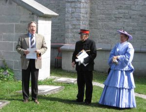 Mayor Harvey Rosen brings greetings from the City, while the Guard and a Loyalist Lady (Marianne Thompson) listen.